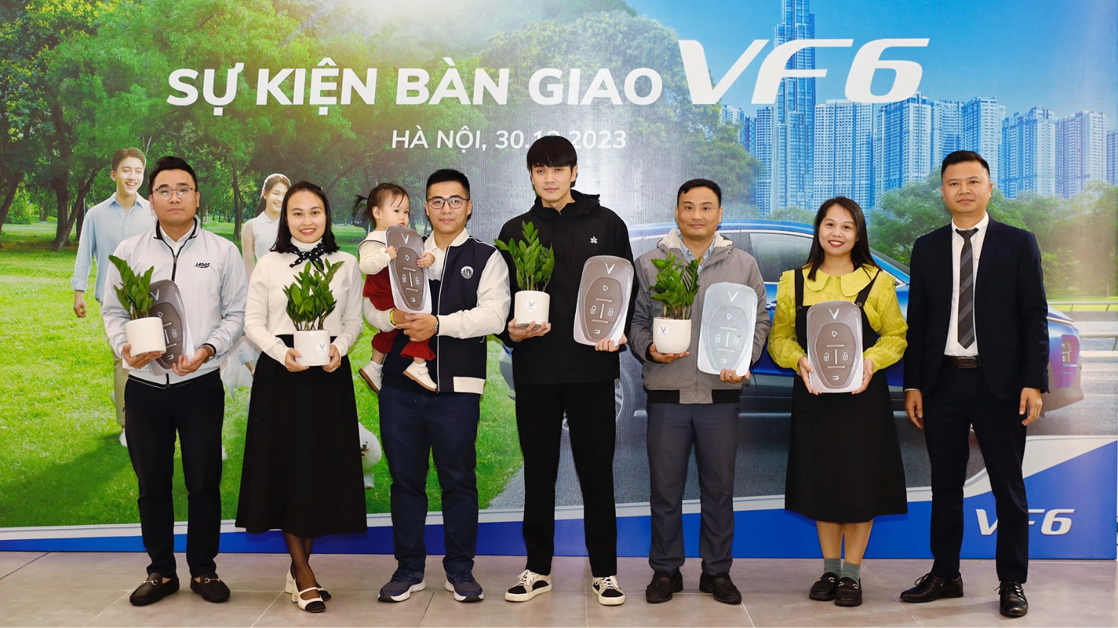 bàn giao lô xe vinfast vf6 đầu tiên